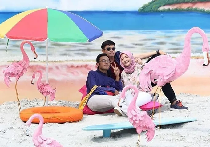 Ada Pantai di Tengah Kota di Wahana 'This Is Me', Surganya Pecinta Selfie di Bandung. Keren Banget Nih! 15