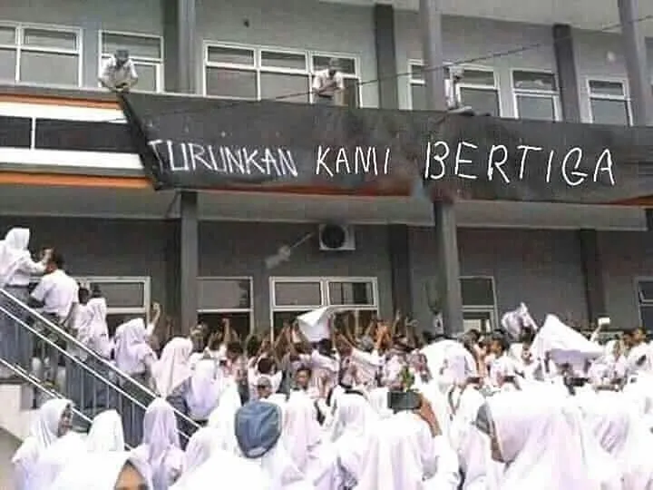 Bukannya Kasih Petunjuk, 17 Spanduk dan Tulisan ini Malah Bikin yang Baca Kebingungan. Ngelawak nih~ 22