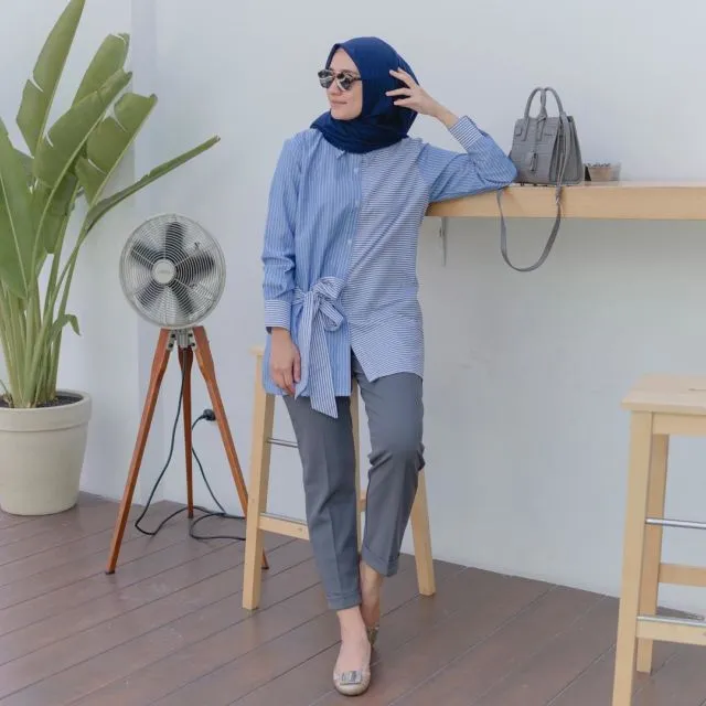 11 Padu Padan Hijab Sesuai Tren Warna 2019. Nggak Harus Beli Baru, Bongkar Lemari Aja! 22