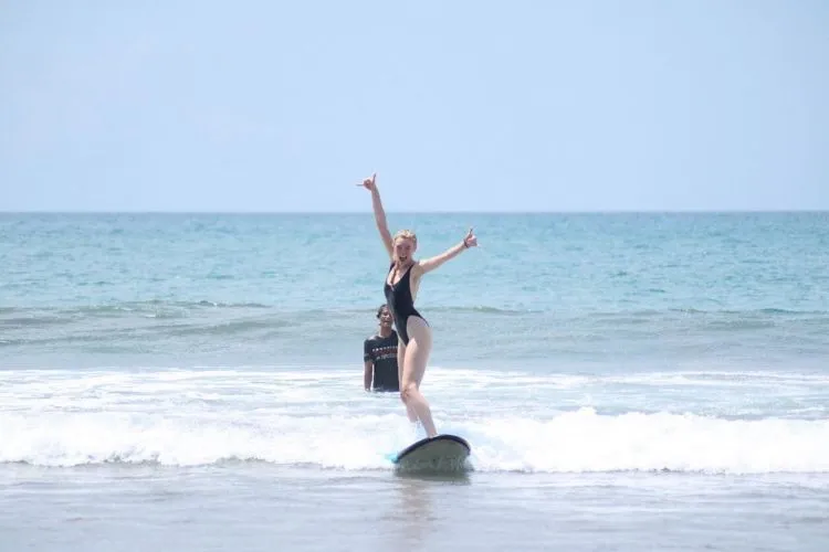 Potret Kemesraan Nur Khamid-Polly, Pasangan Beda Negara yang Bertemu di Bali. Jomblo Jangan Baper! 11