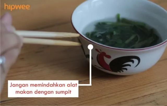 10 Etika Pakai Sumpit yang Berlaku di Jepang. Ternyata Banyak Banget Aturannya Lo 15