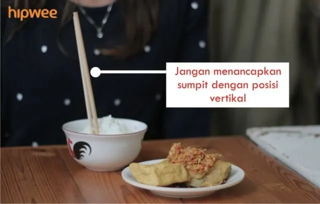 10 Etika Pakai Sumpit yang Berlaku di Jepang. Ternyata Banyak Banget Aturannya Lo 16
