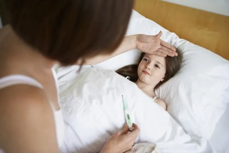 8 Solusi Mengatasi Anak Demam tanpa Banyak Drama. Para Ibu Baru Wajib Baca 12
