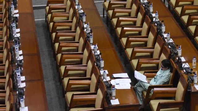 Rapat Paripurna yang Sepi Bikin Miris. Dipilih untuk Wakili Aspirasi Rakyat, Eh Malah Bolos Melulu 6