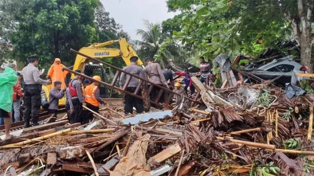 Tanpa Gempa atau Surutnya Air Laut, BMKG Pastikan Tsunami di Selat Sunda Dipicu Erupsi Anak Krakatau 10