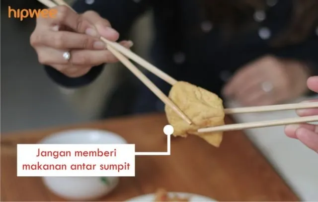 10 Etika Pakai Sumpit yang Berlaku di Jepang. Ternyata Banyak Banget Aturannya Lo 19