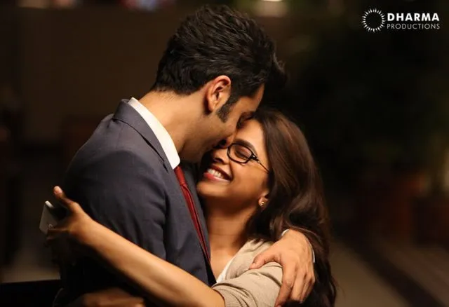 12 Scene Romantis Ala India yang Nggak Kalah Bikin