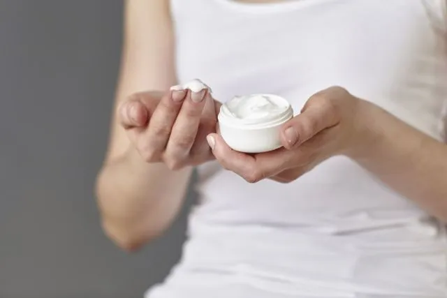 7 Cara Aman Lepas dari Krim Dokter Tanpa Beruntusan. Harus Sabar~ 9 lepas dari krim dokter