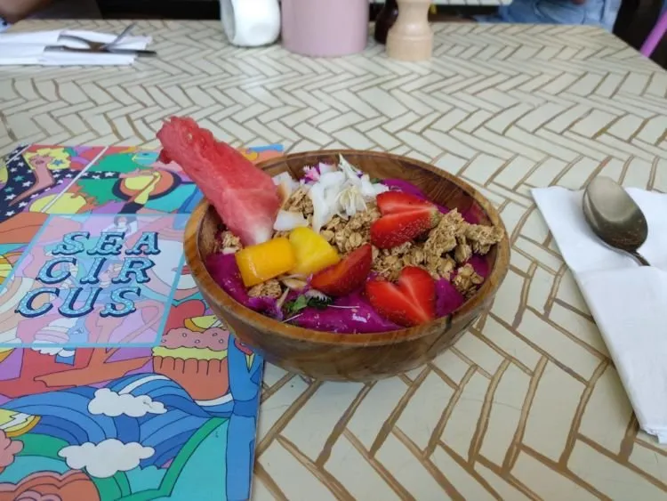 Sea Circus, Cafe Modern yang Instagramable di Bali. Tempatnya Seru dan Dekorasinya Warna-warni! 10