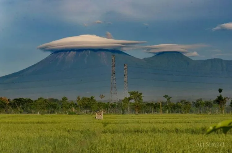 Fenomena Gunung Semeru 'Bertopi' yang Viral di Sosial Media. Pak Sutopo: Bisa Buat Foto Prewedding 5