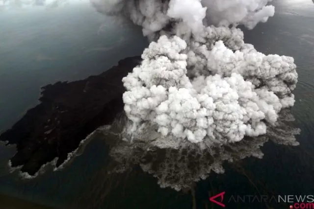 Tanpa Gempa atau Surutnya Air Laut, BMKG Pastikan Tsunami di Selat Sunda Dipicu Erupsi Anak Krakatau 9