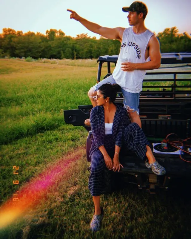 Meski Beda Usia, Ini 6 Pelajaran yang Bisa Kamu Petik dari Hubungan Nick Jonas dan Priyanka Chopra 12