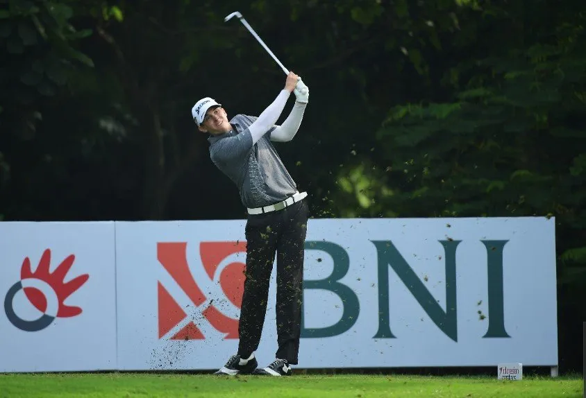 Hebat! John Catlin, Sang Pemain Golf Handal Memimpin di Royale Jakarta Golf Club 1