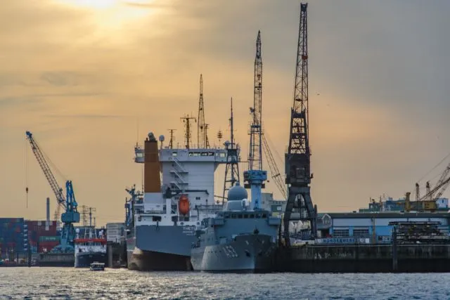 Percayalah, Sebaik Apapun Rencanamu. Sungguh Rencana Tuhan Jauh Lebih Indah dan Sempurna 4 Kegiatan di Pelabuhan
