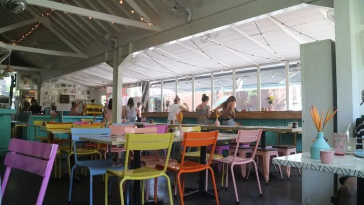 Sea Circus, Cafe Modern yang Instagramable di Bali. Tempatnya Seru dan Dekorasinya Warna-warni! 8