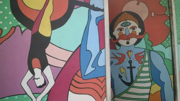 Sea Circus, Cafe Modern yang Instagramable di Bali. Tempatnya Seru dan Dekorasinya Warna-warni! 9