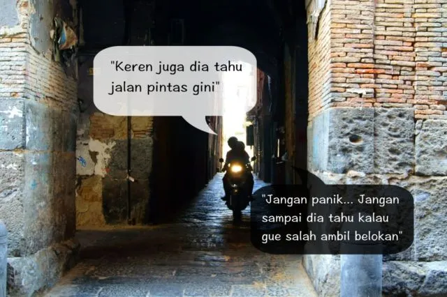6 Perbandingan Pikiran Cowok dan Cewek Kalau Lagi Naik Motor Bareng 9