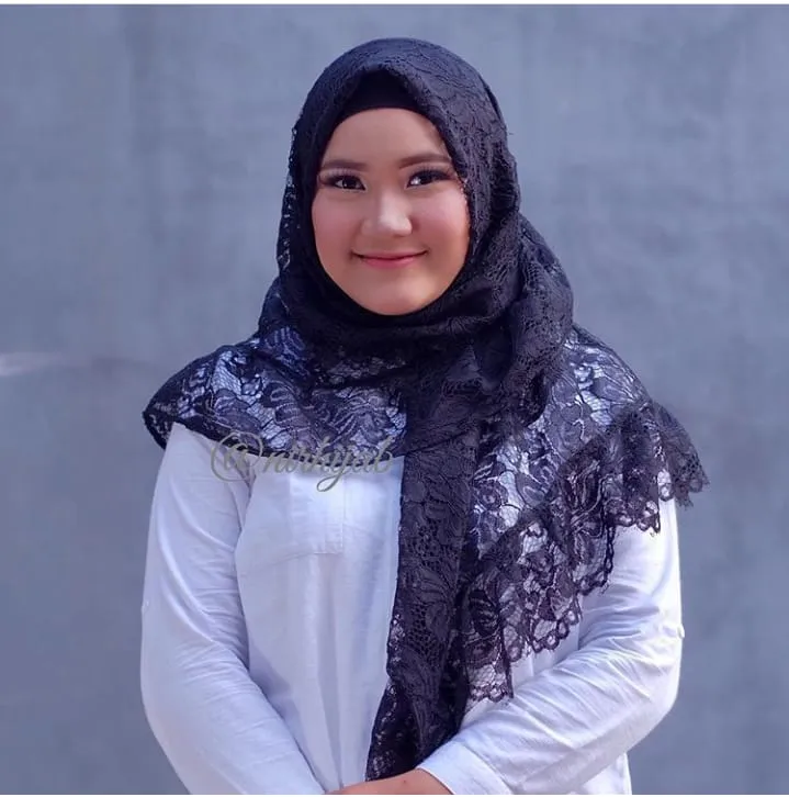 10 Ide Variasi Hijab Brokat Ciamik Buat Kondangan. Manisnya~ 14