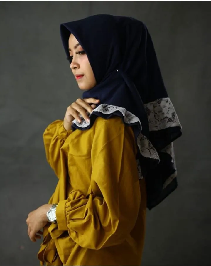 10 Ide Variasi Hijab Brokat Ciamik Buat Kondangan. Manisnya~ 17