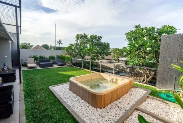 Rekomendasi Hostel Murah di Seminyak, Bali dengan Kolam Renang. Harganya Cuma 100 ribuan Lho! 9