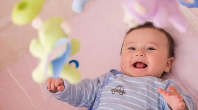 11 Bahasa Isyarat Bayi yang Coba Ia Katakan Padamu, Karena Nangis Saja Nggak Cukup 19