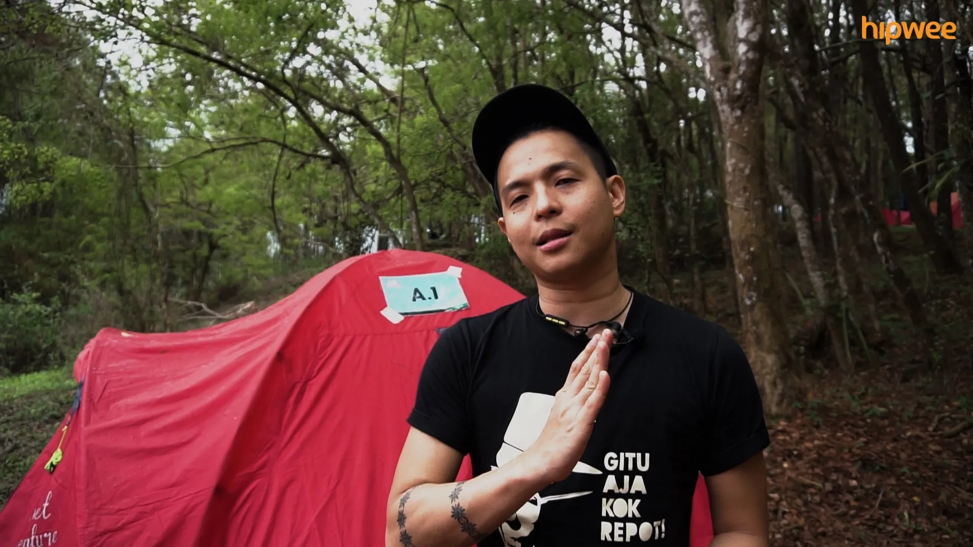 Ngobrol Santai Bareng Ernest Prakasa di Hutan Pinus, dari Dunia Komedi Sampai Film Milly & Mamet 5