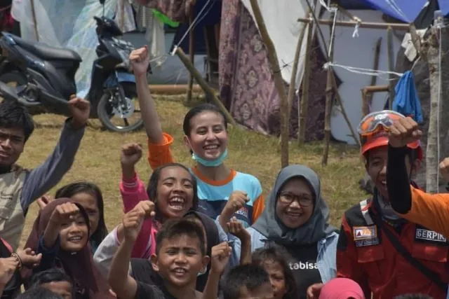 Bullying Nggak Bikin Prestasi Merosot, 10 Artis ini Justru Berhasil
