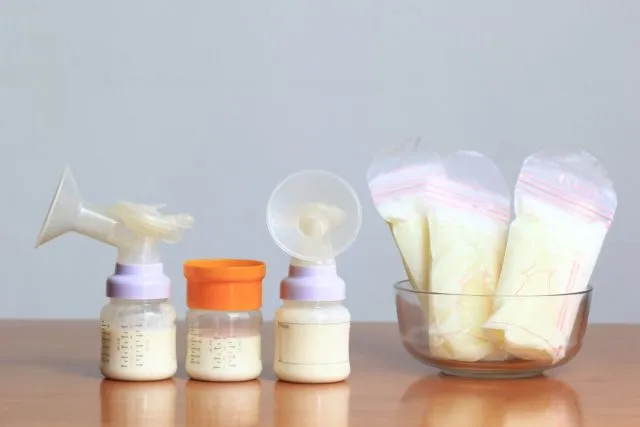 7 Alasan Mulia di Balik Ibu yang Rutin Memompa ASI-nya. Jangan Judge Mereka! 14