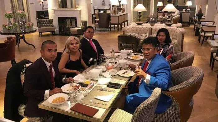 Hotman Paris Ditahan Polisi di Italia Karena Membawa Uang Terlalu Banyak. Orang Kaya Mah Bebas ya! 6