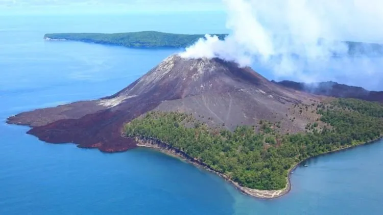 Pertumbuhan Anak Gunung Krakatau: Dari Lahir Tahun 1927, sampai Sekarang Hilang Dua Pertiganya 12