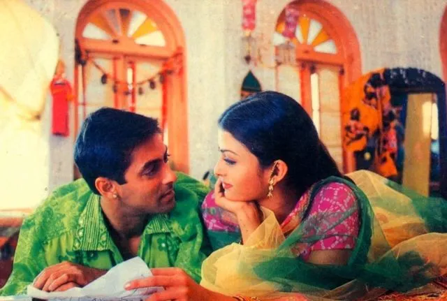 12 Scene Romantis Ala India yang Nggak Kalah Bikin