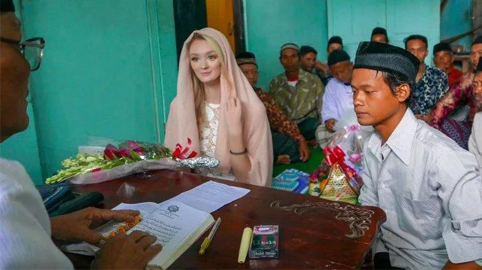 Ketemu di Bali, Bule Ini Jatuh Hati dan Menikah dengan Pria Magelang. Bukti Kalau Jodoh Nggak ke Mana! 5
