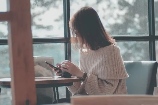 Selain Bikin Video Trailer, Inilah 6 Hal yang Bisa Cewek Lakukan Saat Nunggu Balasan Chat Pacar 9