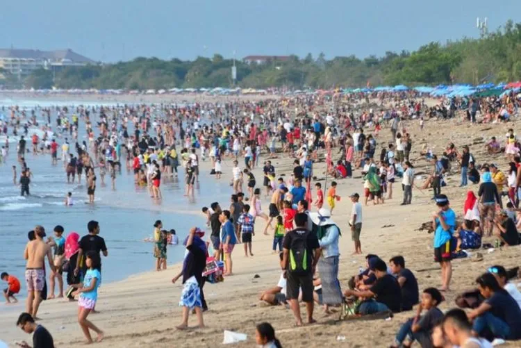 Catet, 6 Destinasi Wisata yang Sebaiknya Nggak Kamu Kunjungi di Liburan Akhir Tahun Ini! 10