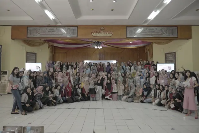Pixy Beauty & Inspiring Talks Lampung: Belajar Makeup Bareng Andhita Irianto 10