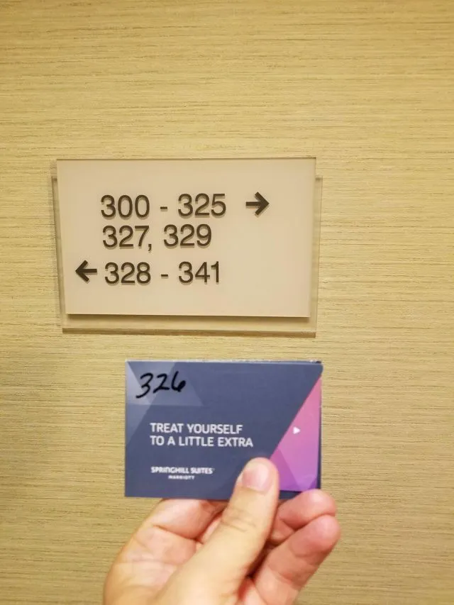 12 Desain Kamar Hotel Ini Bikin Ngelus Dada. Nggak Kebayang Gimana Rasanya Menginap di Sana :( 14