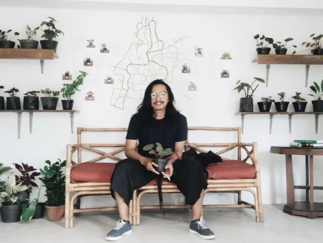 Kenalkan Umar Haen, Musisi Unik yang Bangga akan Sisi Kampungnya 14