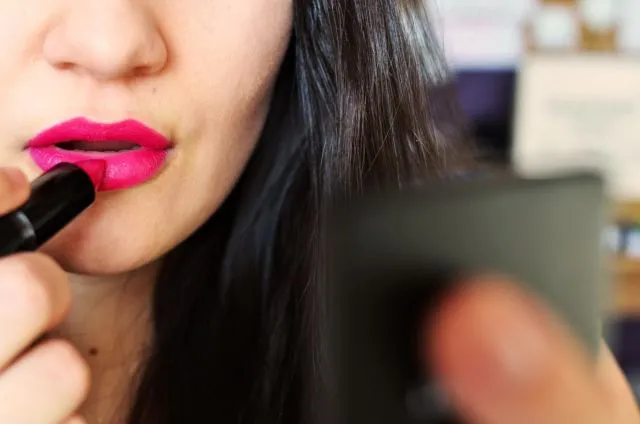 7 Panduan Pilih Warna Lipstik Disesuaikan dengan Acara. Biar Nggak Salah, Apalagi Dianggap Norak 11