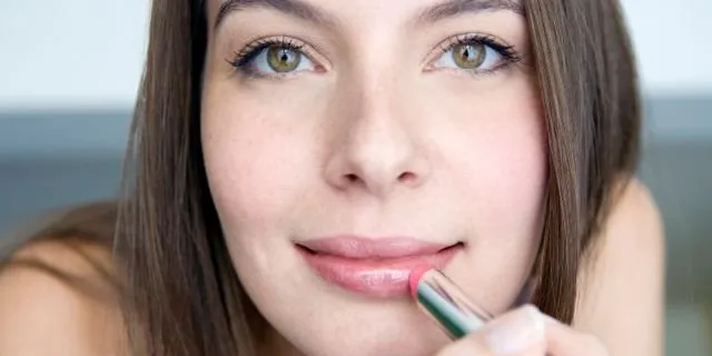 7 Panduan Pilih Warna Lipstik Disesuaikan dengan Acara. Biar Nggak Salah, Apalagi Dianggap Norak 9
