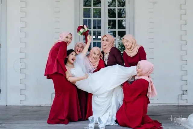 Indahnya Perbedaan, Viralnya Foto Pernikahan di Gereja Bersama Semua Bridesmaid Berhijab di Malaysia Ini Tuai Pujian 6