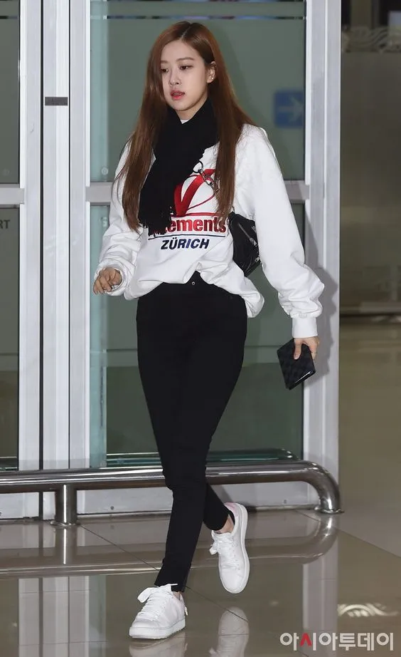 Modest dan Tidak Terbuka, 10 Gaya Personil BLACKPINK ini Bisa Ditiru. Kata Siapa Harus Pamer Paha Melulu? 17