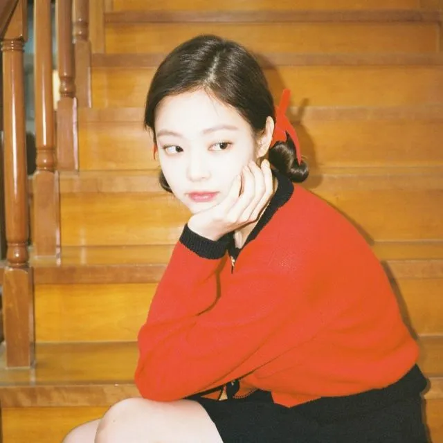Ultah Hari Ini, Yuk Intip 10+ Inspirasi Outfit ala Jennie Blackpink yang Elegan sampai Casual 14