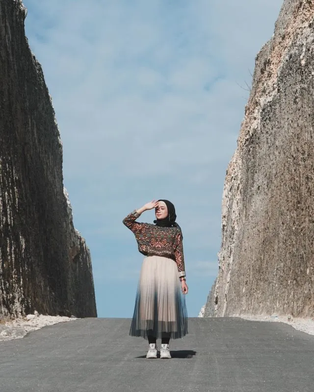 Inilah 10 Tampilan Cantik Hijaber Pakai Rok Tutu Panjang. Bisa Jadi Inspirasi Kalau Mau Jalan-Jalan 16