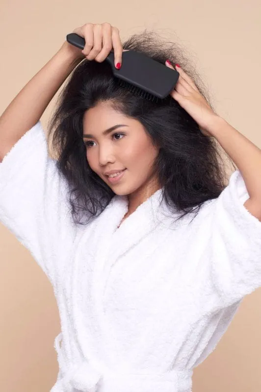 4 Cara untuk Mengurai Rambut Sasakan dengan Benar. Jangan Asal Sisir Aja, Bisa Runyam 6