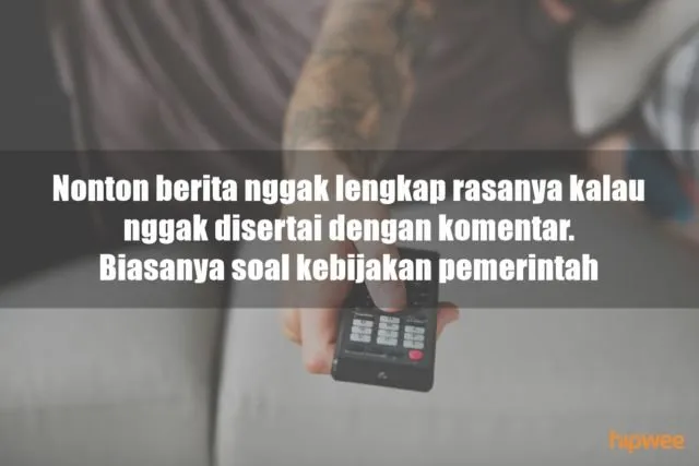 11 Ciri Khas Bapak-Bapak Kalau Lagi Menguasai TV di Rumah. Kelakuannya Bikin Kangen Nggak sih? :D 15