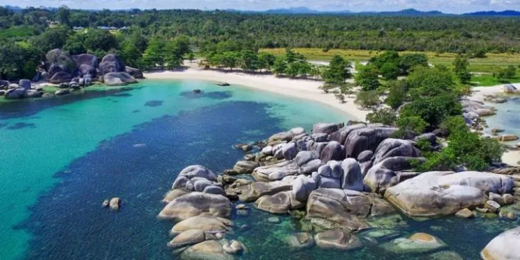 Banyak Sampah Berserakan di Pantai Tanjung Tinggi. Negeri Laskar Pelangi Kok Jadi Kotor Begini? 10