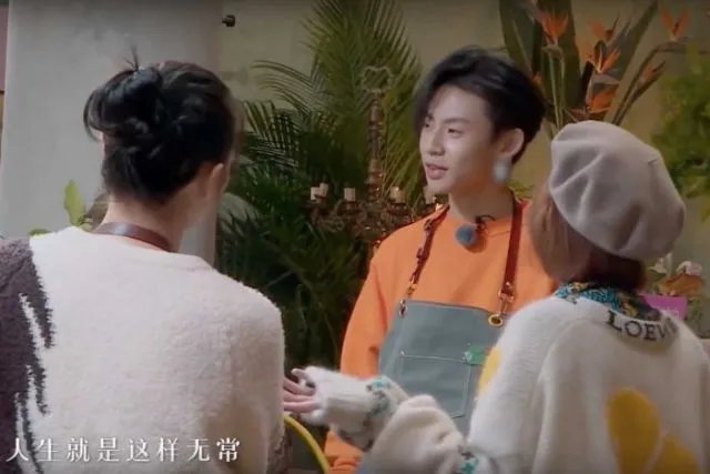 Sensor Terbaru yang Hebohkan Cina: Cowok yang Pakai Anting-anting Bakal Disensor. Kenapa Ya?! 7