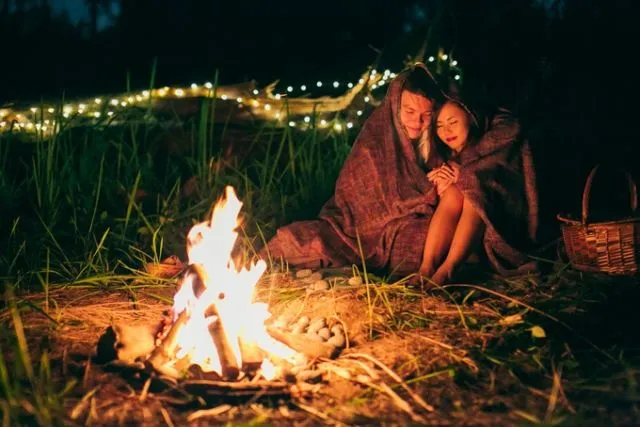 10 Foto Prewedding di Hutan dengan Tema yang Unik. Nggak Kalah Sama Ammar Zoni dan Irish Bella! 20