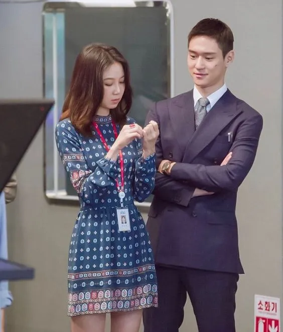 8 Inspirasi Baju Kerja Wanita Ala Drama Korea. Biar Tetap 'Fashionable' di Tempat Kerja 16