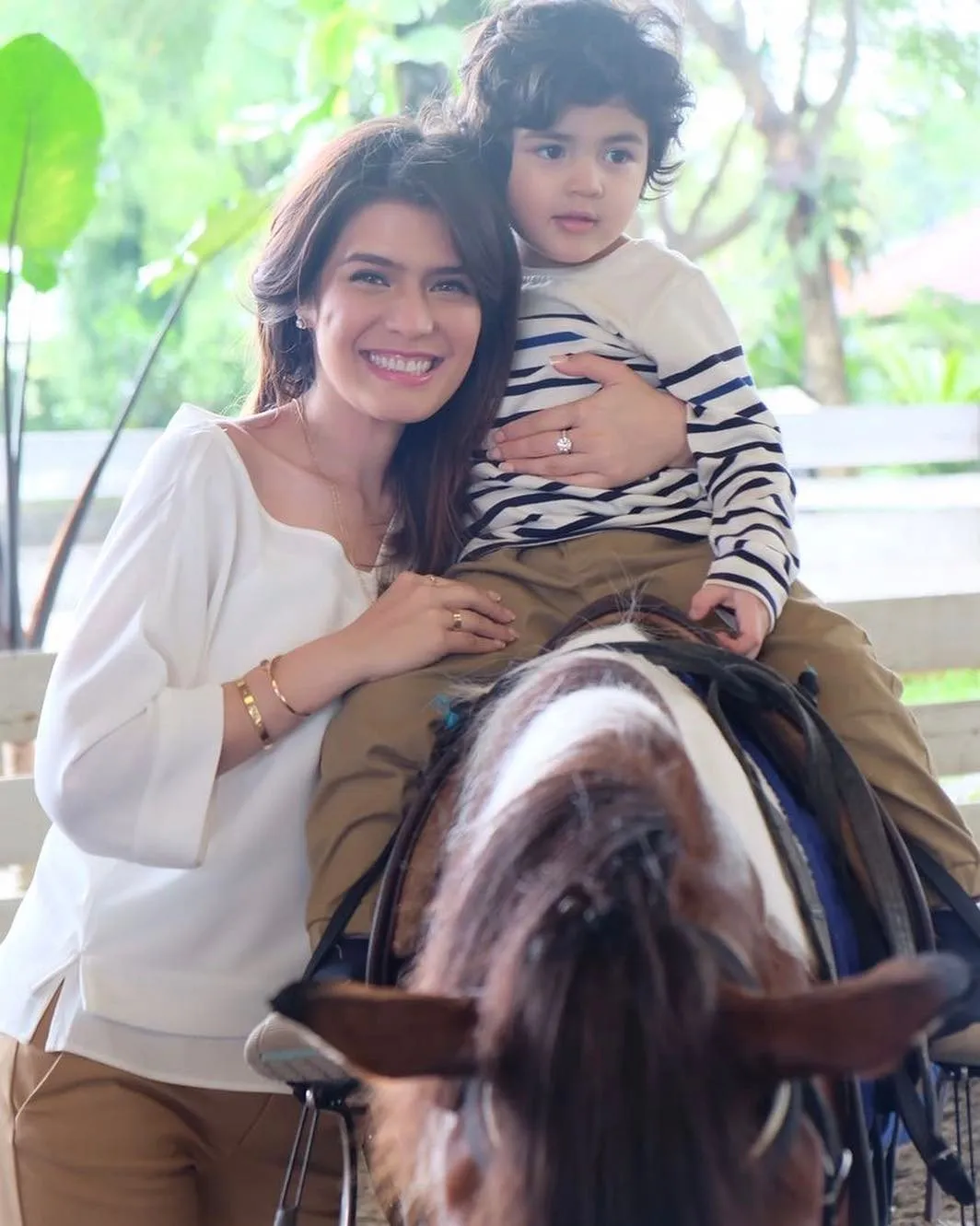 Beruntungnya Carissa Puteri Punya 2 Anak Cowok yang Ganteng Semua. Calon Imam Masa Depan! 14